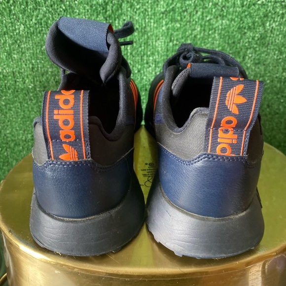 🧡Adidas sneakers🧡 size 6 1/2 big kids - Picture 2 of 4